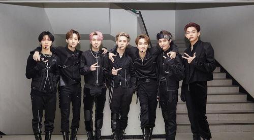 威神v最新爆料视频,揭秘神秘新曲及舞台造型大揭秘!